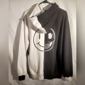Ayylien Large black and white sweatshirt. New with tags.